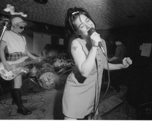 Play like a riot grrrl 1