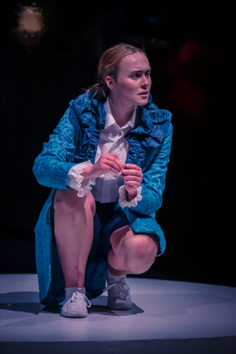 Shona kneeling Twelfth Night low res 89